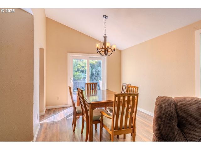 17877 PETER SKENE Way, Oregon City, OR 97045