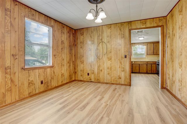 215 E Dahlgren Avenue, Wharton, TX 77488