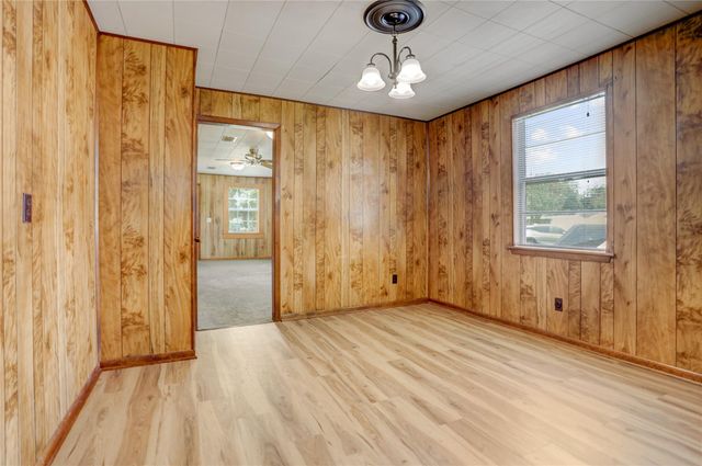 215 E Dahlgren Avenue, Wharton, TX 77488