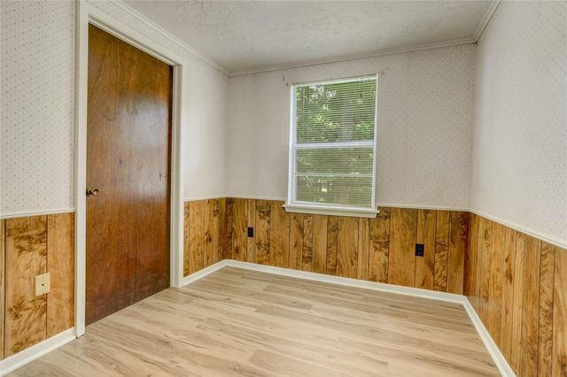 215 E Dahlgren Avenue, Wharton, TX 77488