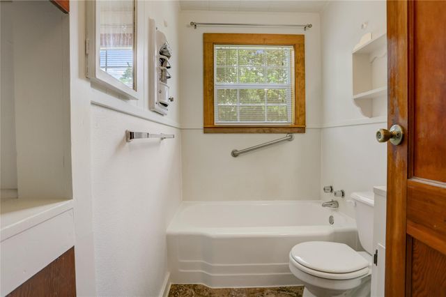 215 E Dahlgren Avenue, Wharton, TX 77488