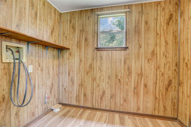 215 E Dahlgren Avenue, Wharton, TX 77488