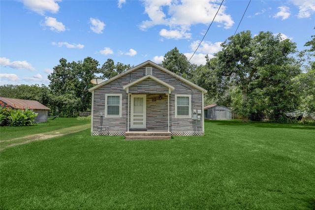 215 E Dahlgren Avenue, Wharton, TX 77488