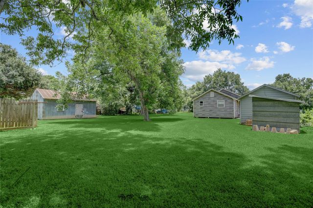 215 E Dahlgren Avenue, Wharton, TX 77488