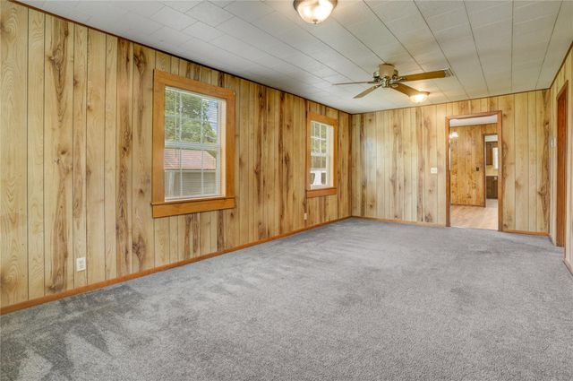 215 E Dahlgren Avenue, Wharton, TX 77488