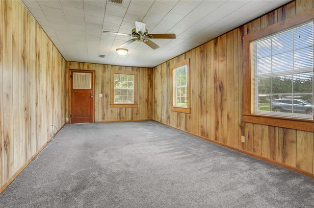 215 E Dahlgren Avenue, Wharton, TX 77488