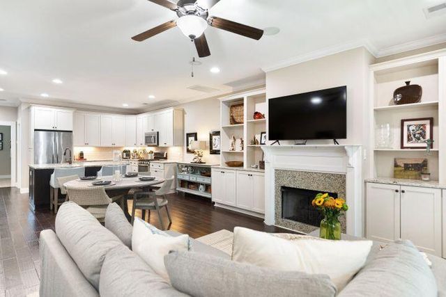 192 Slipper Shell Court, Mount Pleasant, SC 29464