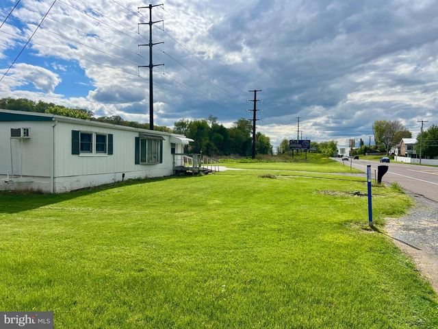 686 W PENN AVE, Robesonia, PA 19551