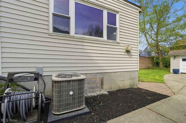 1215 Ethel Avenue, Lakewood, OH 44107