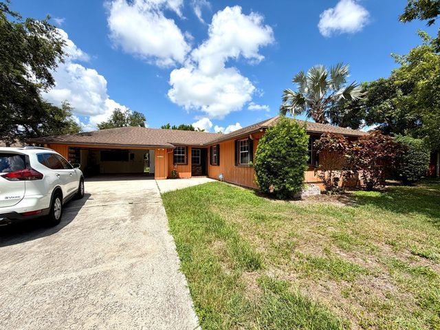 1235 Rowayton Circle, Wellington, FL 33414