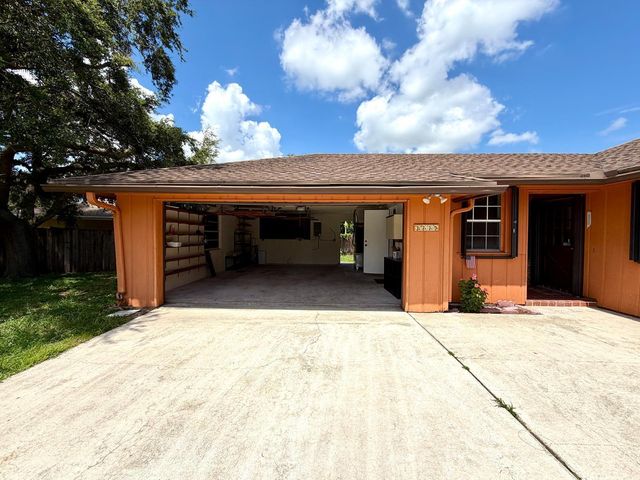 1235 Rowayton Circle, Wellington, FL 33414