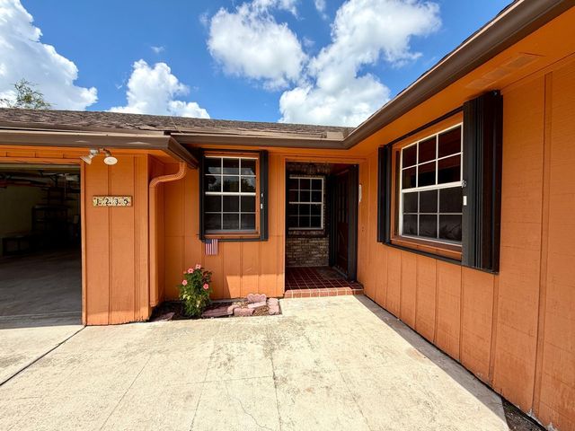 1235 Rowayton Circle, Wellington, FL 33414