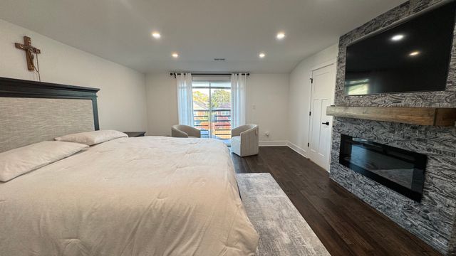 1739 N 24th Avenue, Melrose Park, IL 60160