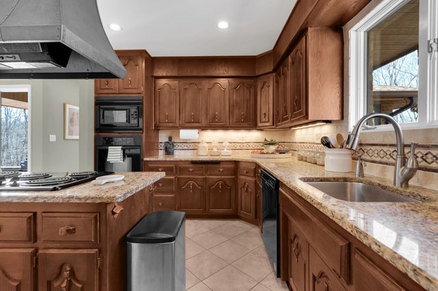 40 Sarvis Ridge Rd, Normandy, TN 37360