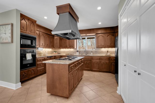 40 Sarvis Ridge Rd, Normandy, TN 37360