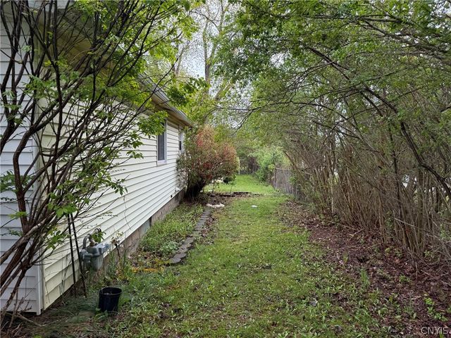 8032 Thompson Road, Cicero, NY 13039