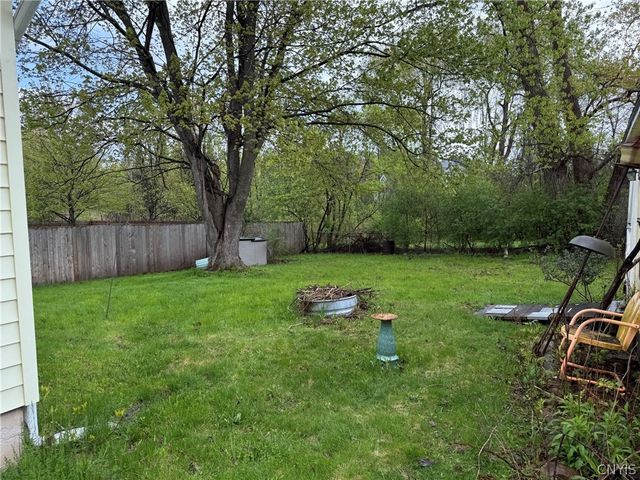 8032 Thompson Road, Cicero, NY 13039