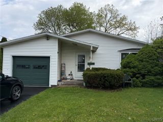 8032 Thompson Road, Cicero, NY 13039
