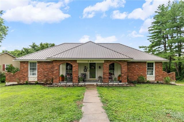 205 E Dauxville Drive, Richmond, MO 64085