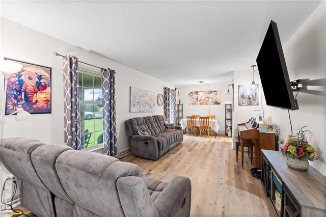205 E Dauxville Drive, Richmond, MO 64085