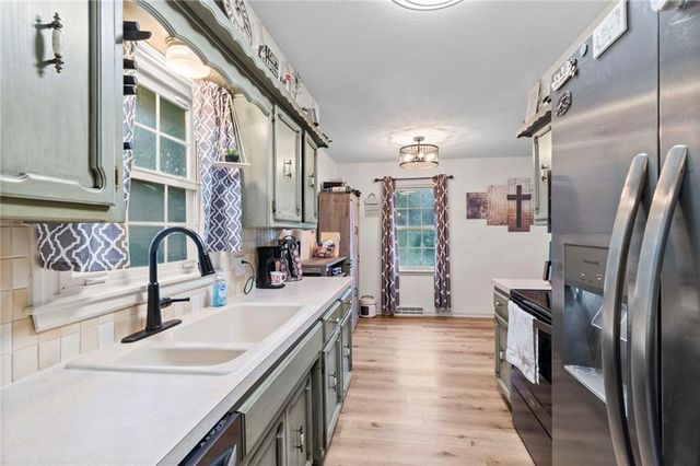 205 E Dauxville Drive, Richmond, MO 64085