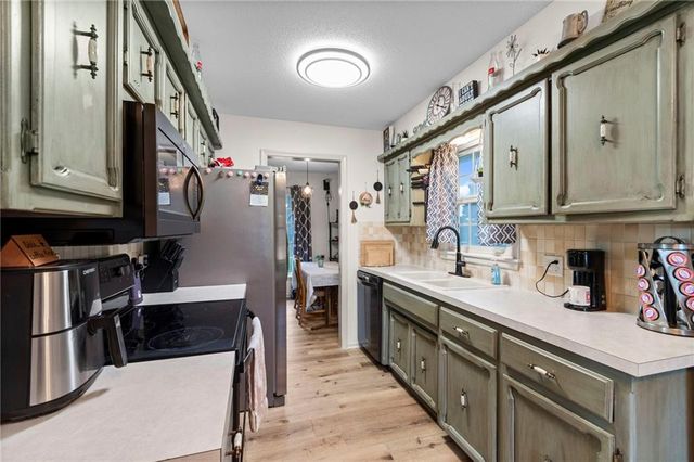 205 E Dauxville Drive, Richmond, MO 64085
