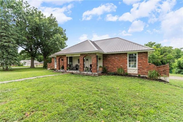 205 E Dauxville Drive, Richmond, MO 64085