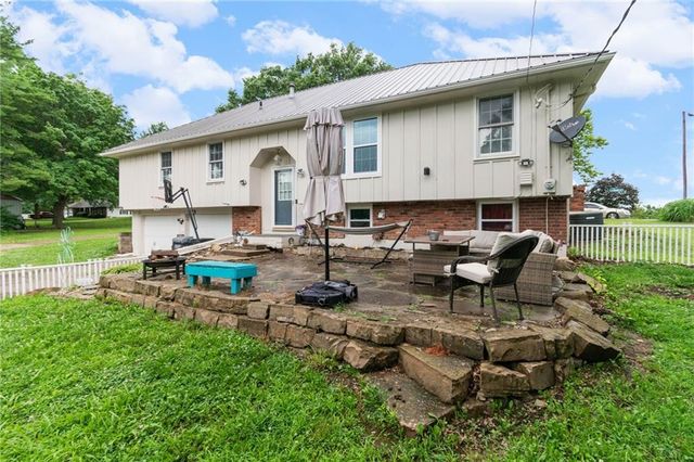 205 E Dauxville Drive, Richmond, MO 64085