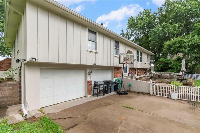 205 E Dauxville Drive, Richmond, MO 64085