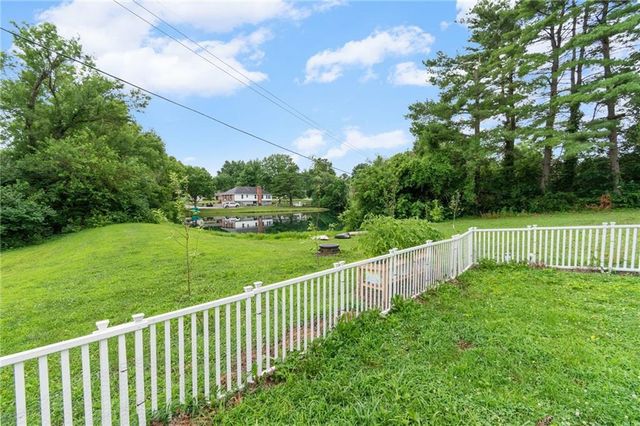 205 E Dauxville Drive, Richmond, MO 64085