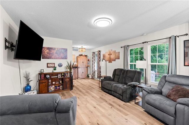 205 E Dauxville Drive, Richmond, MO 64085