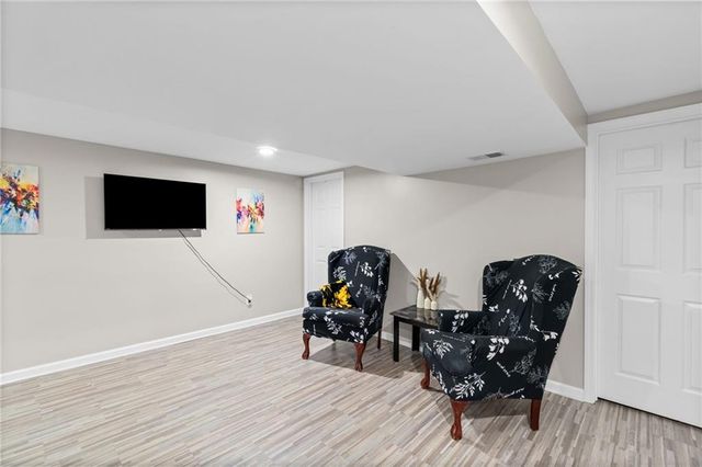 205 E Dauxville Drive, Richmond, MO 64085