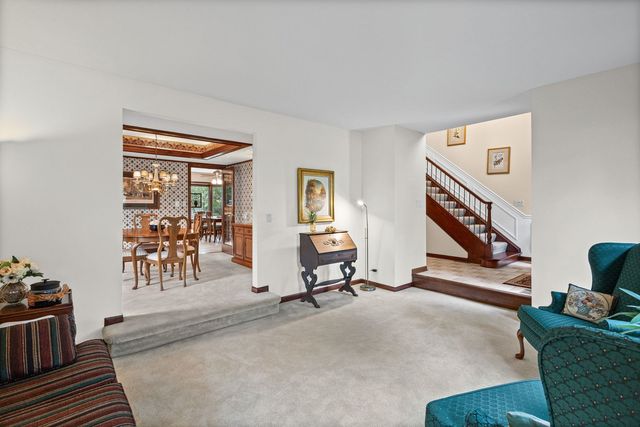 1227 S Highland Avenue, Arlington Heights, IL 60005