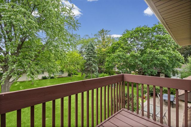 1227 S Highland Avenue, Arlington Heights, IL 60005
