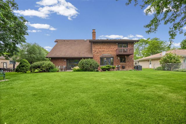 1227 S Highland Avenue, Arlington Heights, IL 60005
