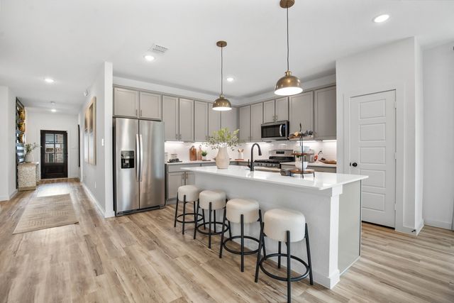 813 Alderwood Drive, Red Oak, TX 75154