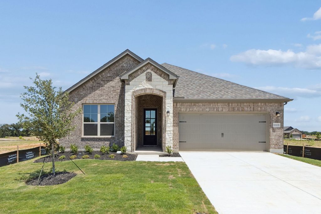813 Alderwood Drive, Red Oak, TX 75154