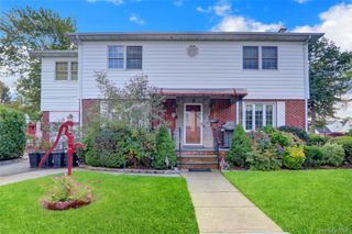 54 Nugent Street, New Hyde Park, NY 11040