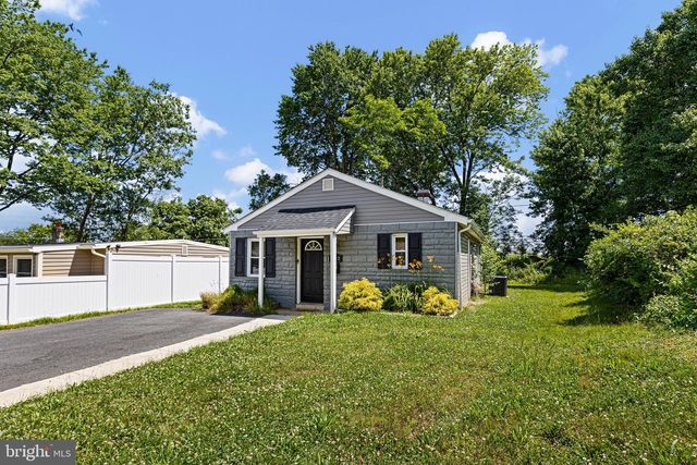 102 OVAL CIR, Wilmington, DE 19801