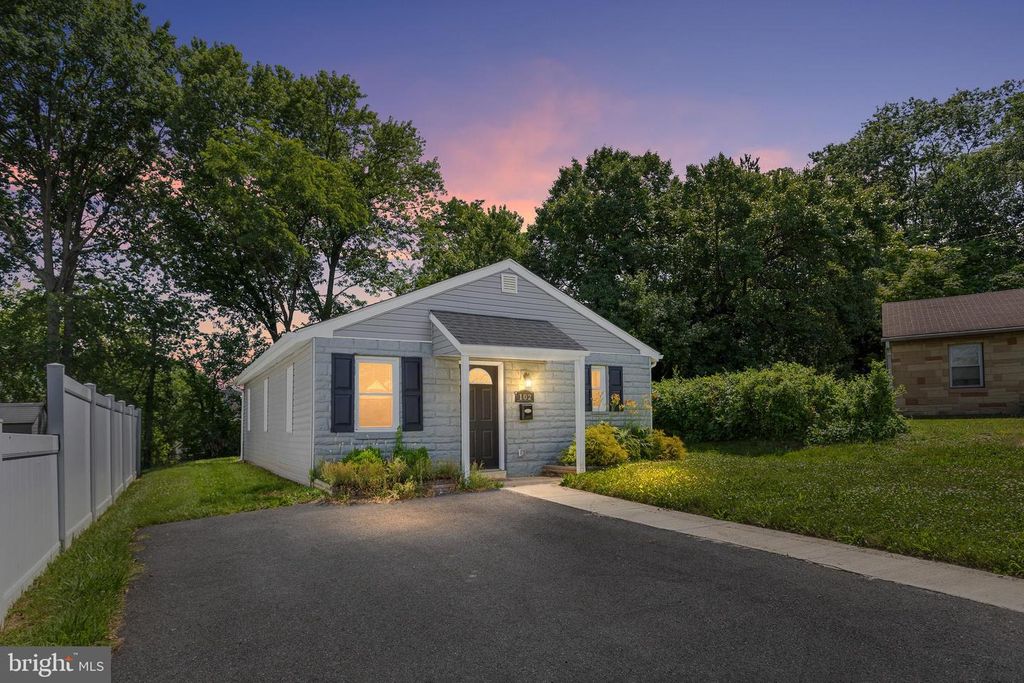 102 OVAL CIR, Wilmington, DE 19801