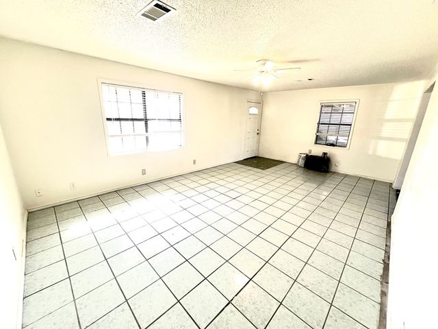 411 E Pine Ave, Midland, TX 79705