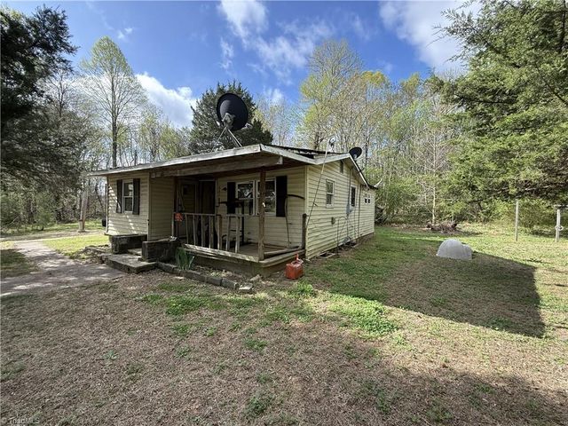 682 Gwynns Chapel Road, Pelham, NC 27311