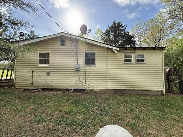 682 Gwynns Chapel Road, Pelham, NC 27311