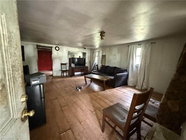 682 Gwynns Chapel Road, Pelham, NC 27311