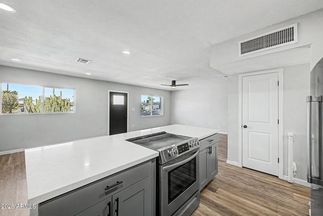 1423 W 6TH Street, Tempe, AZ 85281