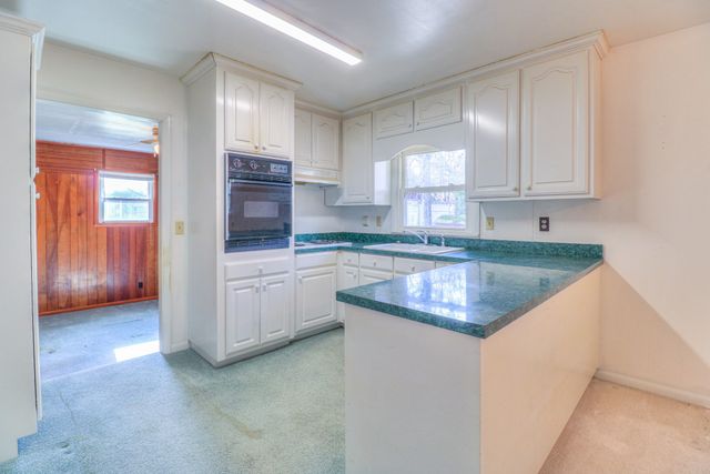 1409 Royal Trl, Manchester, TN 37355