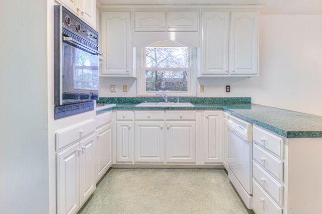 1409 Royal Trl, Manchester, TN 37355