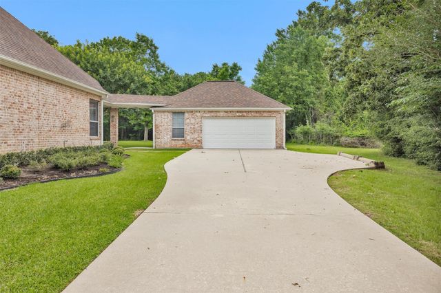 2211 Blue Lake Drive, Magnolia, TX 77354