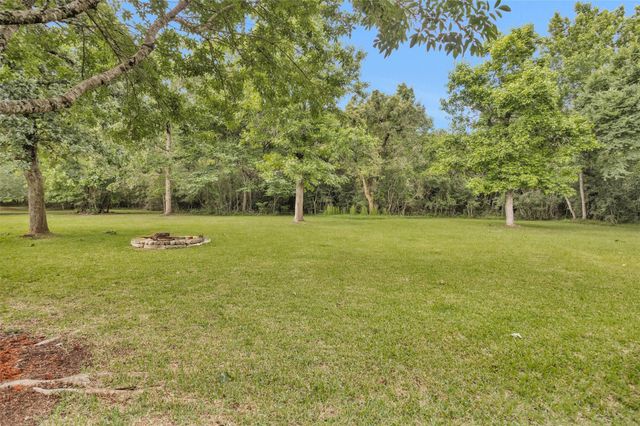 2211 Blue Lake Drive, Magnolia, TX 77354