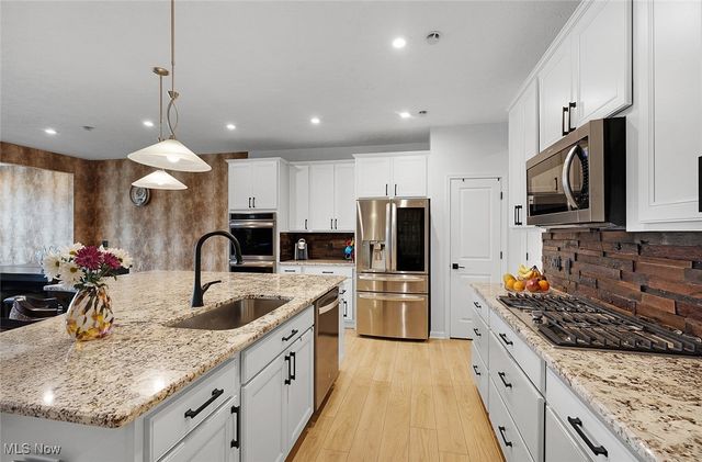 841 S Parkside Drive, Westlake, OH 44145